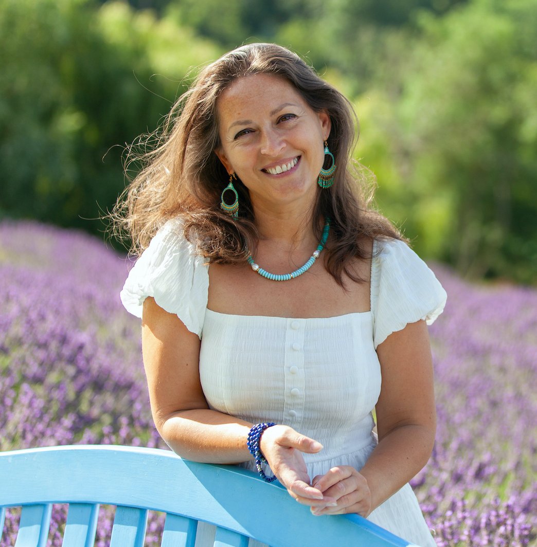 Lena_portrait_lavender_web-square